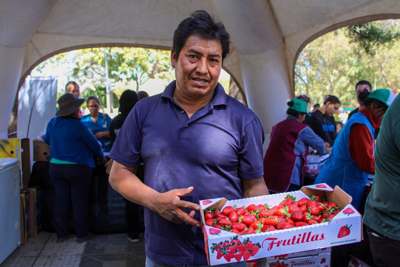 Wilbert Mamani, productor de Plottier.&nbsp;Foto: gentileza Jaqui Herrera