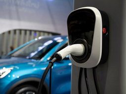 La recarga de vehículos eléctricos es cada vez más común. Foto: Getty