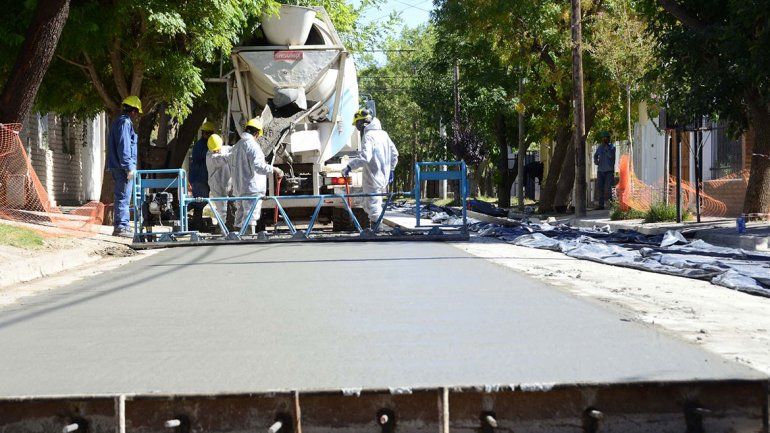 Pavimentan calles clave en el barrio Rincón de Emilio