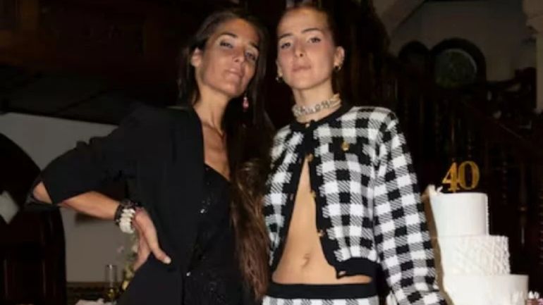 Juana Viale y su hija Juana Viale y su hija