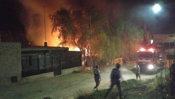 Vecinos incendiaron la casa de un supuesto narco en Cordón Colón
