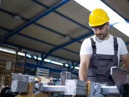 el gobierno eliminara 900 mil planes sociales y ofrecera vouchers de capacitacion laboral