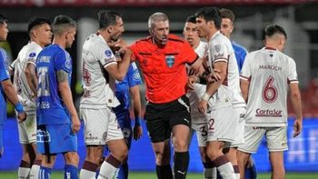 la furia de izquierdoz con arbitraje por el polemico penal cobrado en el ultimo minuto ante la u de chile la furia de izquierdoz con arbitraje por el polemico penal cobrado en el ultimo minuto ante la u de chile