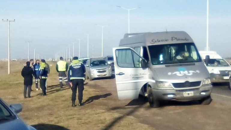 Detienen a combi trucha: llevaba gente a la costa