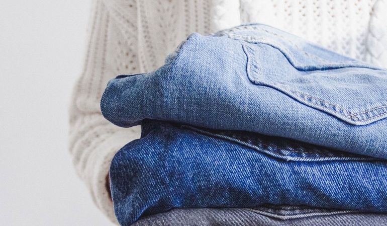 Regresan los jeans cigarette de los 80: la tendencia vintage que conquistará la temporada Primavera-Verano 2025
