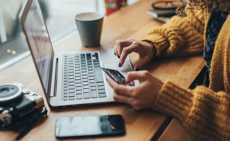 Las compras online en el exterior ganan terreno en Argentina con nuevas apps, descuentos y envíos cada vez más accesibles. Las compras online en el exterior ganan terreno en Argentina con nuevas apps, descuentos y envíos cada vez más accesibles.