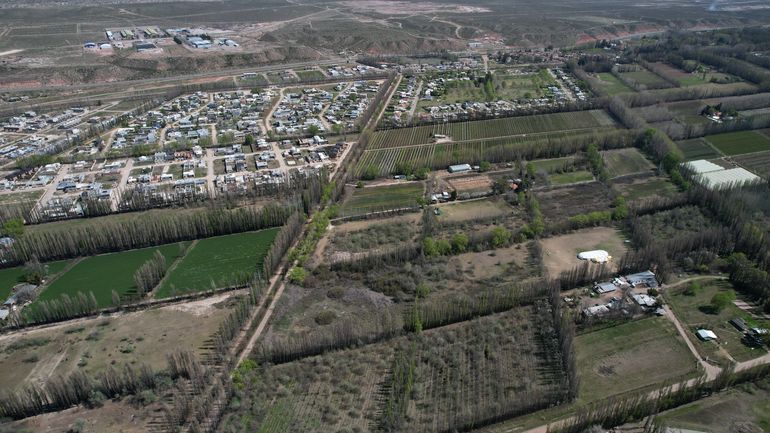El loteo Urra está ubicado en la chacra 138 de Centenario. En los alrededores hay barrios. El loteo Urra está ubicado en la chacra 138 de Centenario. En los alrededores hay barrios.