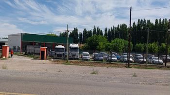 El asalto comando ocurrió en la concesinaria de Allen, ubicada sobre la Ruta 22, en una zona muytransitada. Foto LMC El asalto comando ocurrió en la concesinaria de Allen, ubicada sobre la Ruta 22, en una zona muytransitada. Foto LMC