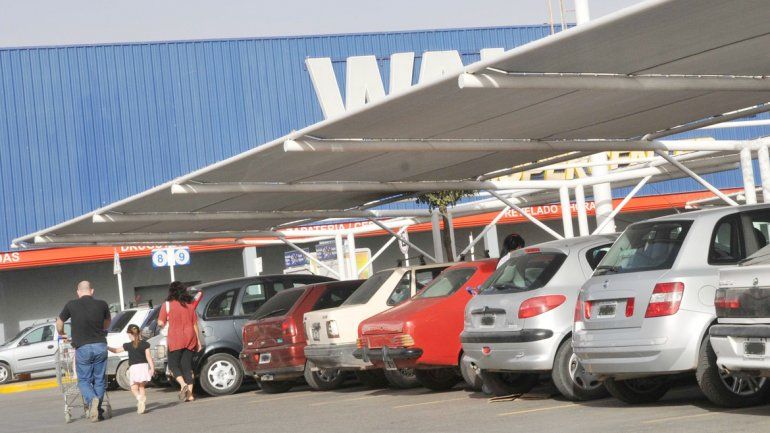 La firma no responde por los robos ocurridos en el estacionamiento.