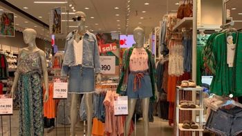 La propuesta apunta principalmente al público femenino, aunque también incorpora una línea masculina con artículos seleccionados. La propuesta apunta principalmente al público femenino, aunque también incorpora una línea masculina con artículos seleccionados.