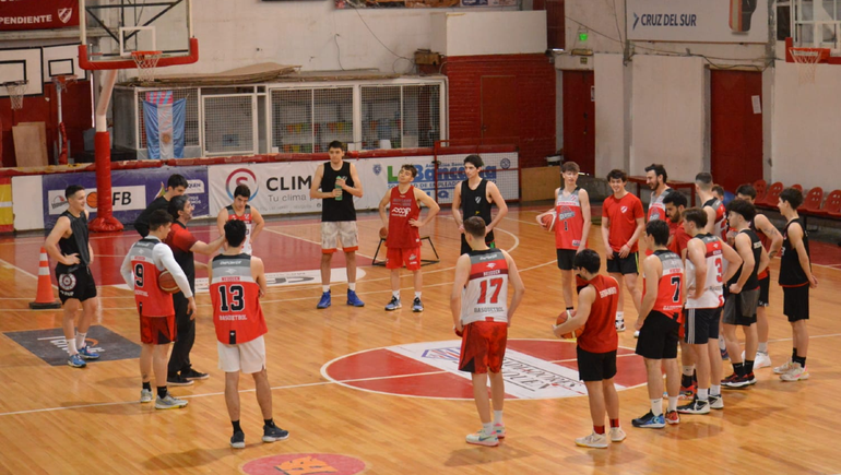 Independiente de Neuquén realizó entrenamiento. Fotos: Marcelo Aranea