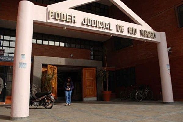 El juzgado de Paz de Conesa solicitó la intervención de la Defensoría de Menores e Incapaces de Viedma. El juzgado de Paz de Conesa solicitó la intervención de la Defensoría de Menores e Incapaces de Viedma.