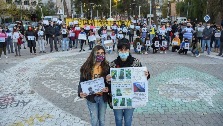 Tras la brutal agresión, familiares, amigos y vecinos de Facundo, el adolescente atacado, marcharon para pedir justicia. 