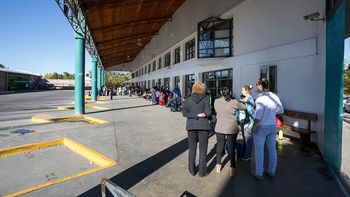 llego en busca de trabajo y duerme en la terminal de cipolletti llego en busca de trabajo y duerme en la terminal de cipolletti