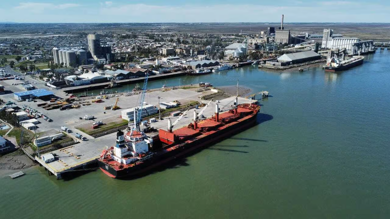 El Puerto de Bahía Blanca busca alcanzar los 51,5 pies de profundidad para permitir la salida de buques Suezmax.
