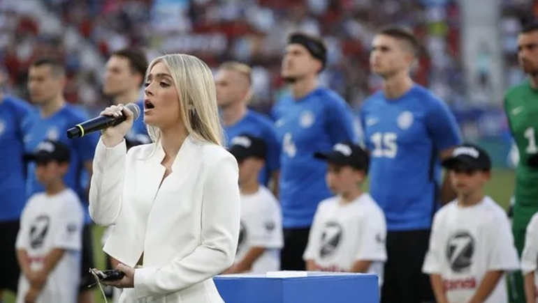 ¿Morena Beltrán cantó el himno? Los memes no perdonan