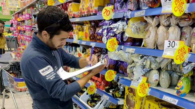 Protección al Consumidor verificó vencimientos de alimentos en las góndolas.