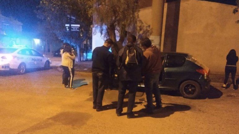 Un policía y una serena hacían delivery de droga