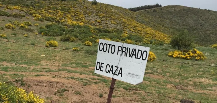 Solo 5 guardafaunas y 3 vehículos controlan los cotos y las áreas protegidas de toda la provincia de Río Negro. Solo 5 guardafaunas y 3 vehículos controlan los cotos y las áreas protegidas de toda la provincia de Río Negro.