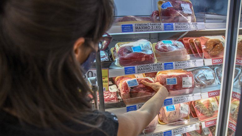 Los cortes de carne populares volaron de las góndolas en su debut