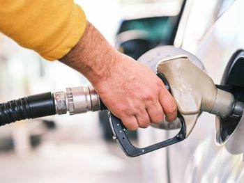 ¿queres gastar menos nafta en el auto? estos son los trucos que si funcionan
