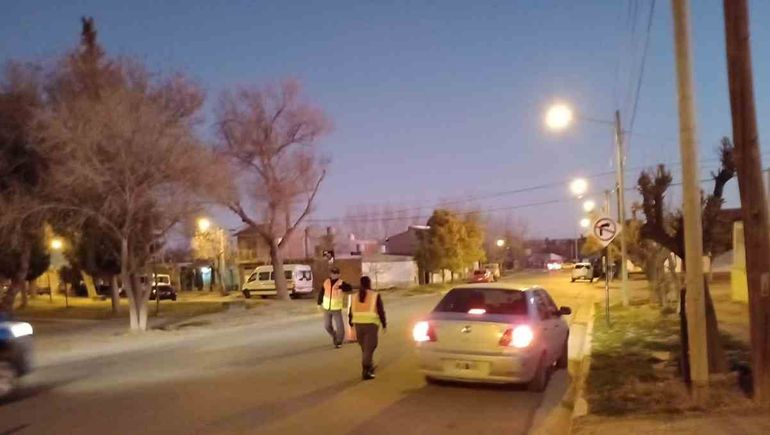 Vecinos tiraron piedras a agentes que evitaban picadas de motos en la Isla 132