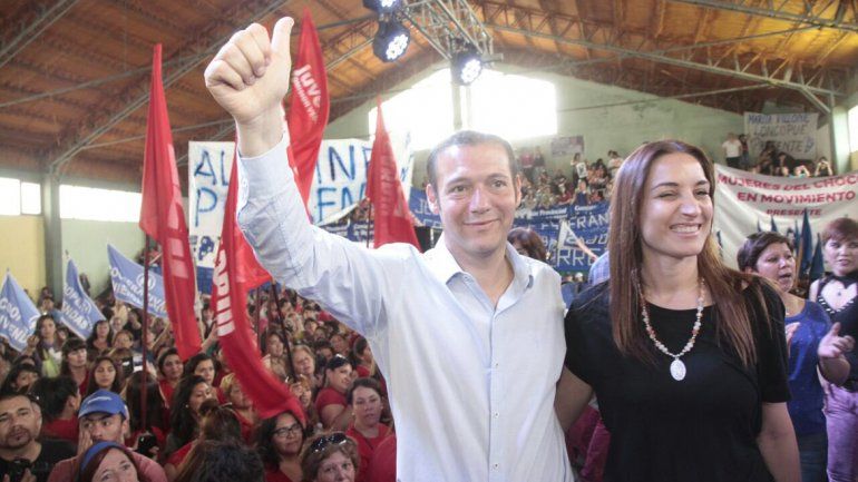 El gobernador encabezó el encuentro de mujeres del MPN en Zapala. Estuvo acompañado por su esposa.