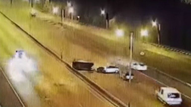 Video: conductor irresponsable giró en U y provocó un impactante choque
