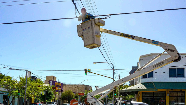 Gran corte de luz afectó a 16 barrios de la ciudad de Neuquén