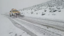 mira como funciona la camioneta 4x4 barredora de nieve en el norte neuquino