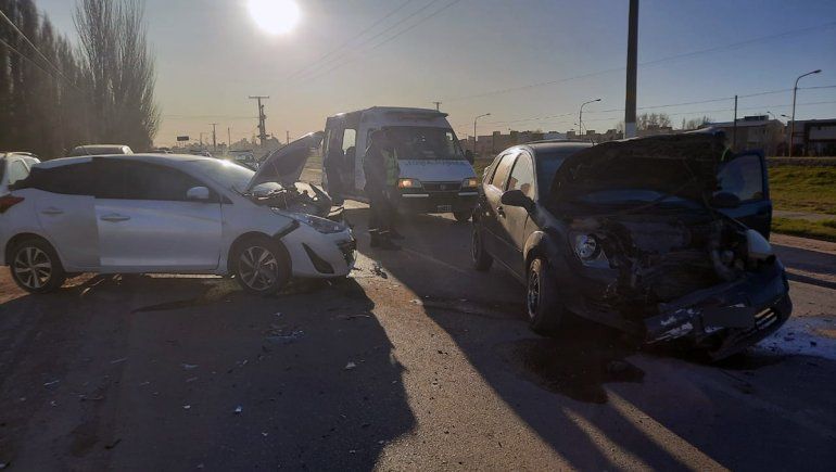 Brutal choque entre dos autos sobre la Ruta Chica