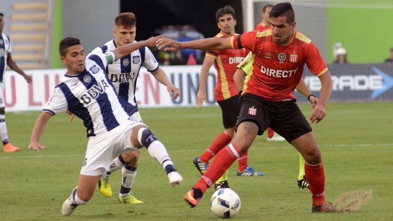 Estudiantes empató con Talleres, pero sigue puntero