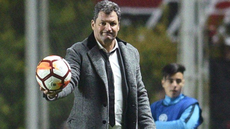 El DT Pampa Biaggio tiene dudas en el lateral derecho.