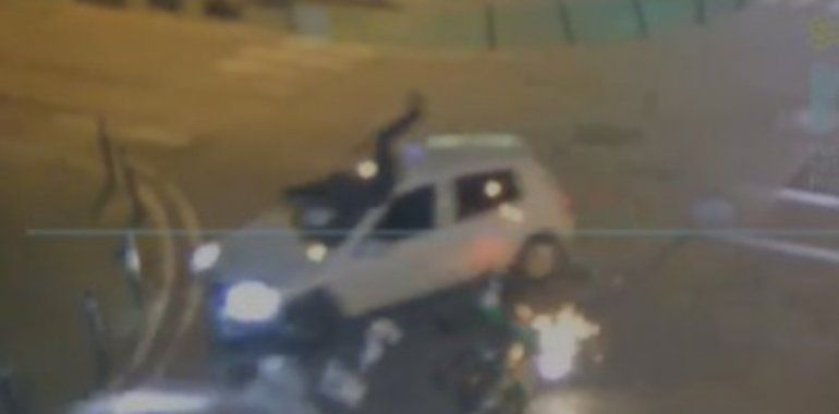 Video: persiguió a un infractor, chocó y se quebró las piernas