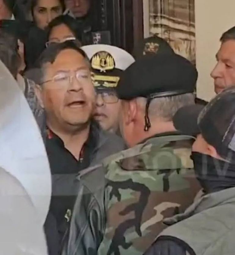 El presidente Luis Arce cara a cara con Juan José Zúñiga. El presidente Luis Arce cara a cara con Juan José Zúñiga.