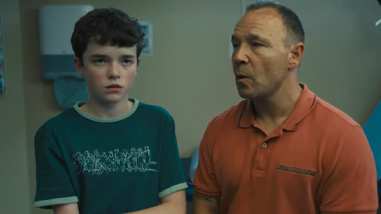 Stephen Graham no sólo es productor, sino que también actúa como el padre de Stephen Graham no sólo es productor, sino que también actúa como el padre de
