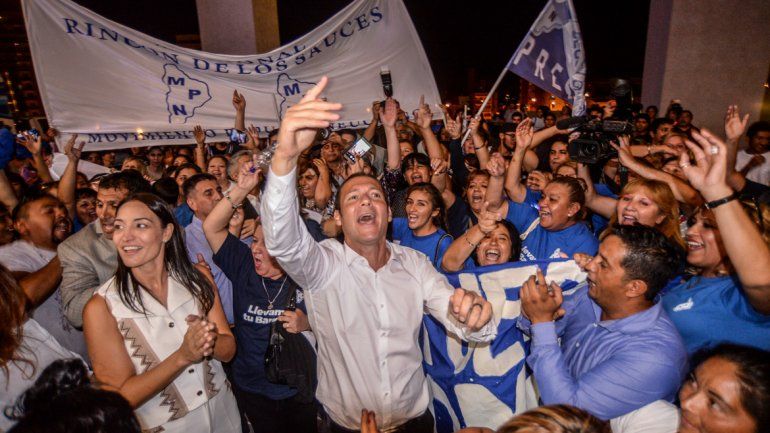 Gutiérrez cantó junto a la militancia que fue a respaldarlo durante la apertura del año legislativo.
