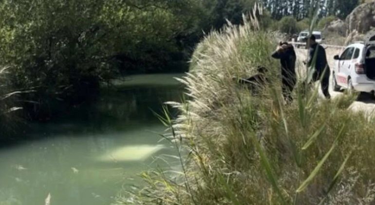 Chubut: el techo de la camioneta apenas se veía el agua. Chubut: el techo de la camioneta apenas se veía el agua.