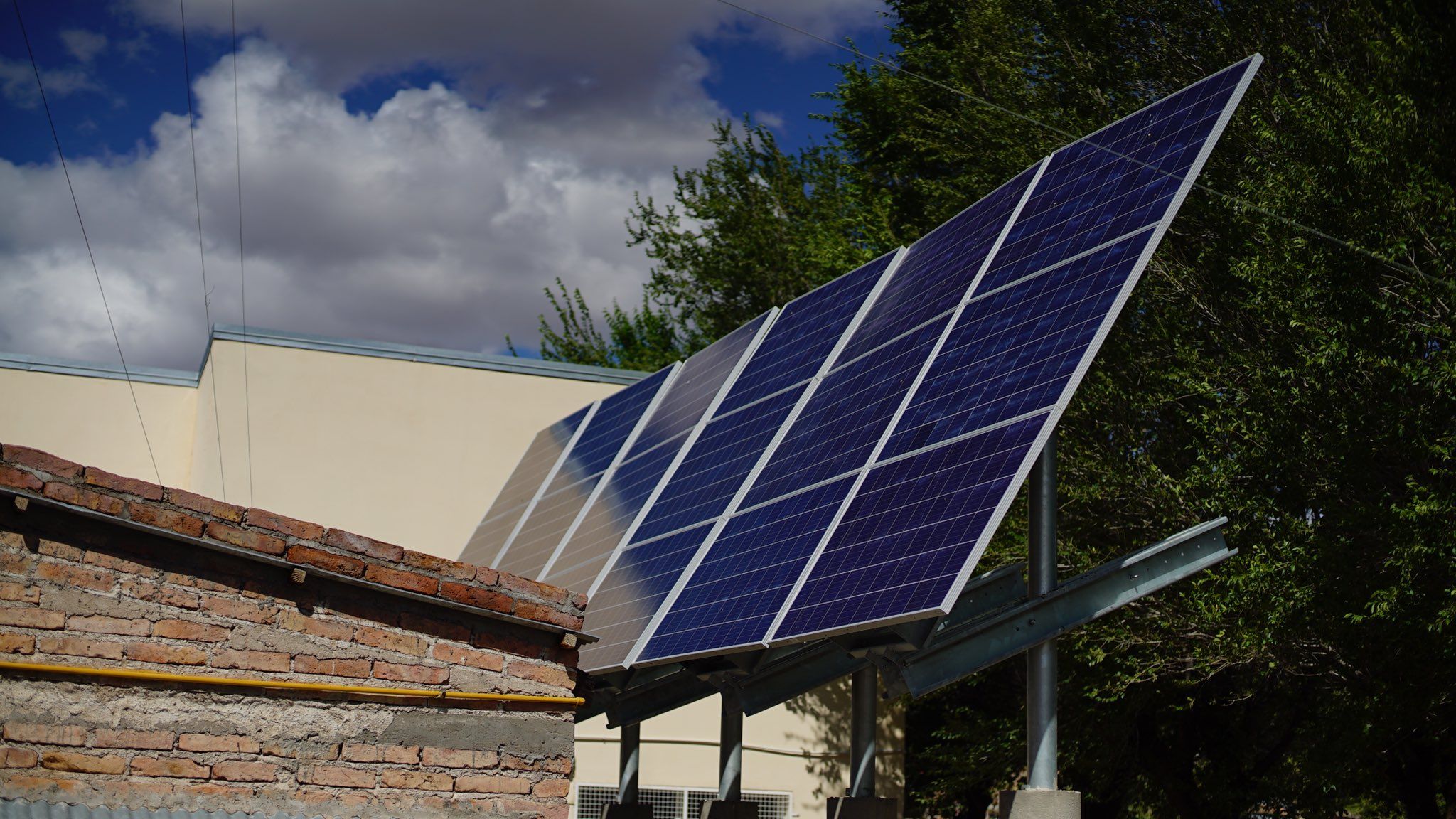 Proveerán energía solar a instituciones en 19 provincias