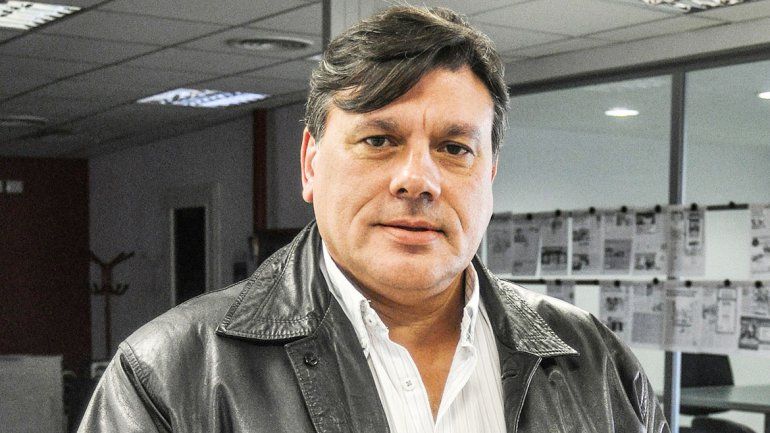 El intendente acaba de ser reelecto en la localidad petrolera.
