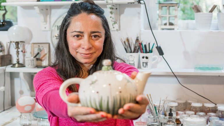 Cambió su estudio gráfico porteño por el arte con cerámica en Villa La Angostura | LM Neuquen Cambió su estudio gráfico porteño por el arte con cerámica en Villa La Angostura