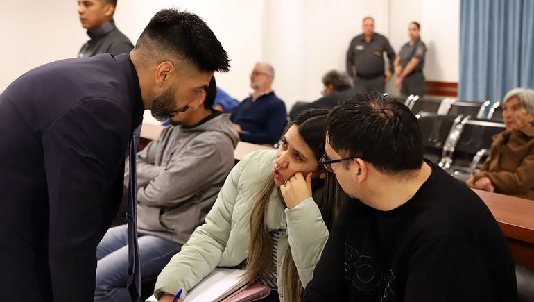 Para la defensa, no hay pruebas concretas de que Isabel Montoya se haya beneficiado con dinero de los planes sociales. De hehco, vive con su pareja en una habitación prestada de sus suegros. Para la defensa, no hay pruebas concretas de que Isabel Montoya se haya beneficiado con dinero de los planes sociales. De hehco, vive con su pareja en una habitación prestada de sus suegros.