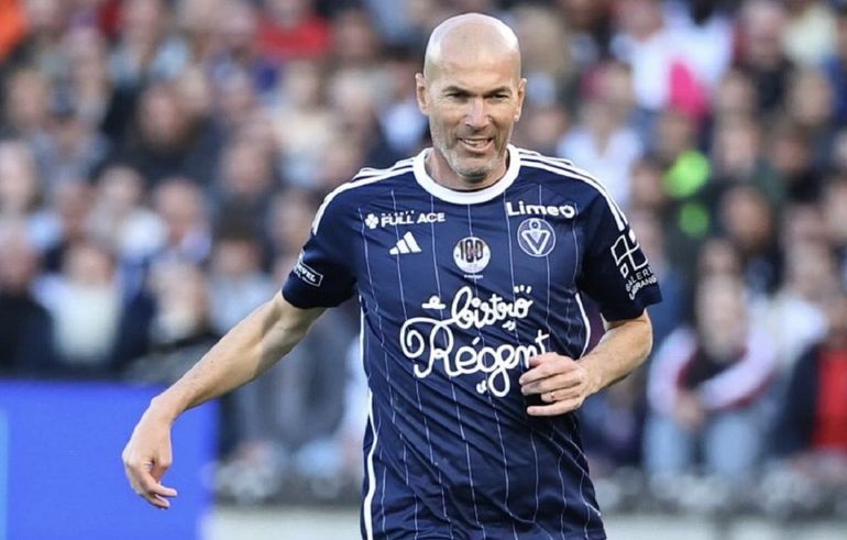 Zinedine Zidane con la camiseta del Bourdeaux en el partido amistoso del martes.&nbsp;