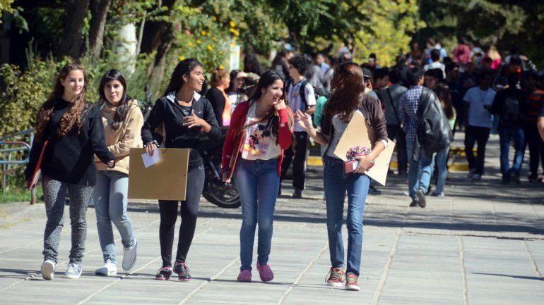 Unos 5 mil alumnos van a cursar en la UNCo en 2017