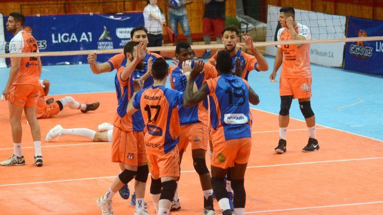 El equipo de Camilo Soto arrancó con buen suceso en su temporada número 13 en la elite del vóley.