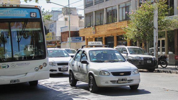 Entró en etapa de definición el cuadro tarifario para los taxis. El porcentaje no conforma a todos, pero la situación económica general mueve a la reflexión.