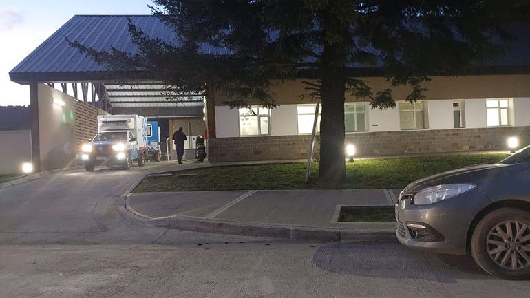 Las ambulancias van en camino al cerro Chapelco. Las ambulancias van en camino al cerro Chapelco.