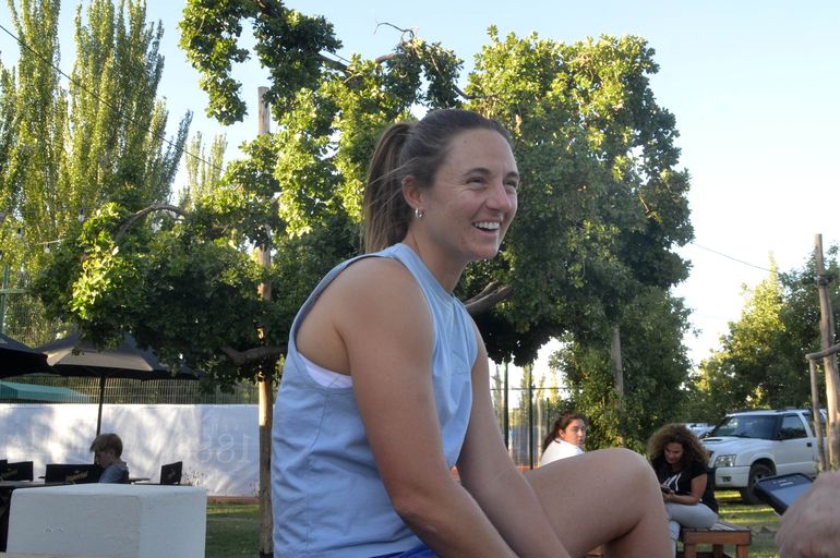 La simpatía y el buen humor de la mejor raqueta argentina en la rama femenina (Foto Antonio Spagnuolo)
