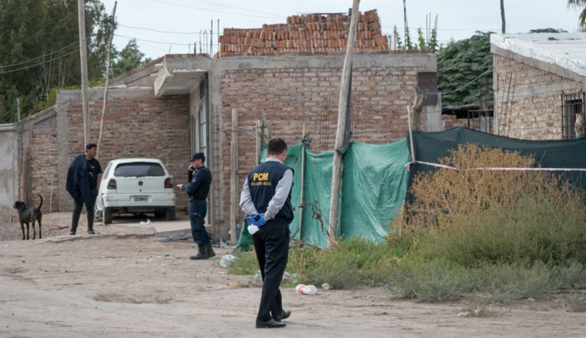 Un llamado al 911 alertó sobre detonaciones de arma de fuego y desde el hospital comunicaron el ingreso del menor.