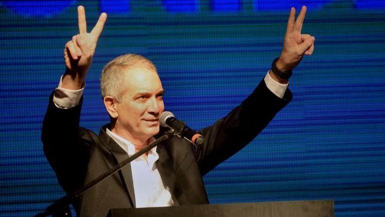 Julio Alak se alzó con la intendencia de La Plata.